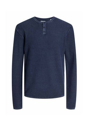 Top a maniche lunghe blu navy con un design texturizzato a nido d'ape, colletto tondo e patta con tre bottoni. Presenta accenti di cucitura in contrasto.