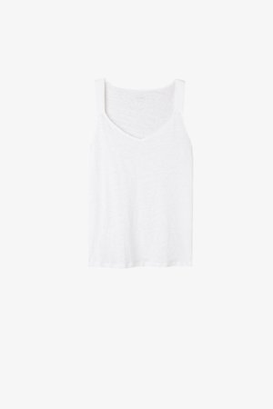Camiseta sin mangas blanca, hecha de una tela ligera y suave. Presenta un diseño de cuello en V y un dobladillo recto con un ajuste relajado.