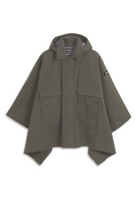 Cape de pluie à capuche vert olive avec manches larges, poches avant à rabat et logo sur le haut du bras gauche.