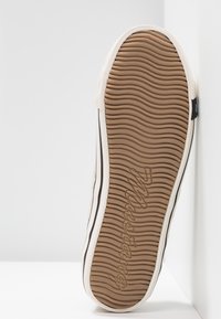 Mustang Trainers - hellgrau