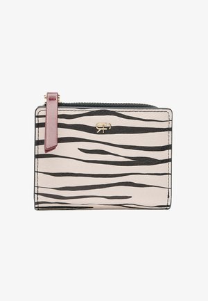 Portfel ze wzorem zebry w kolorze kremowym z czarnymi paskami, z bordo uchwytem suwakowym i złotym logo z przodu, kompaktowy prostokątny kształt.