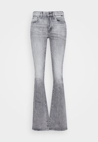 Jeans acampanados grises de mezclilla, con lavado desgastado, diseño de cinco bolsillos y cierre frontal de cremallera con trabillas para cinturón.