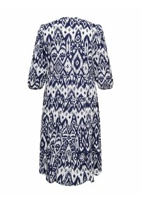 Mornarsko modra in bela obleka z vzorcem, sestavljena iz več plasteh in ima polovične rokave, z diamanti in abstraktnimi oblikami, izdelana iz lahkega materiala.