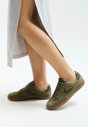 Bershka Sneakers basse - khaki
