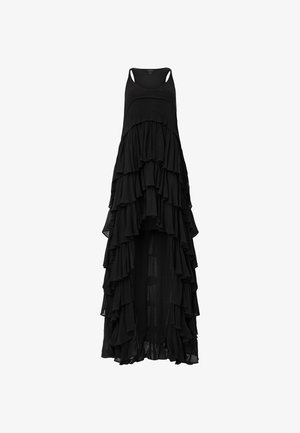Čierne šaty s vrstvenými volánmi, bezrukávový strih, splývavý silueta a asymetrický spodný lem. Vyrobené z ľahkého materiálu.