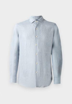 Chemise boutonnée à manches longues bleu clair avec un motif géométrique texturé, col traditionnel et boutons assortis. Finition en tissu lisse.