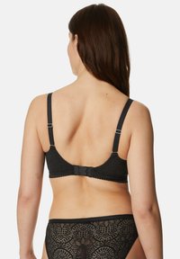 Marks & Spencer Podprsenka pod tričko - black