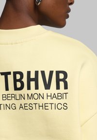 WRSTBHVR PAULA - Felpa - wax yellow
