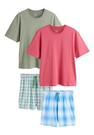To t-shirts med korte ærmer, en grøn og en lyserød, kombineret med to elastiske ternede shorts i grønne og blå toner.