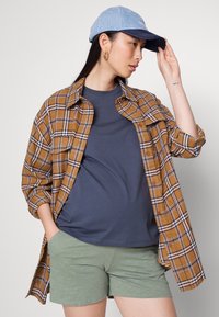 Pieces Maternity PMRIA FOLD UP SOLID TEE  - T-shirt básica - ombre blue