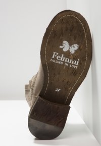 Felmini Botki