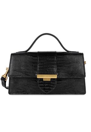 Borsa nera in ecopelle a motivo coccodrillo con forma strutturata, hardware dorato e manico superiore. Presenta una patta frontale con chiusura a gancio.
