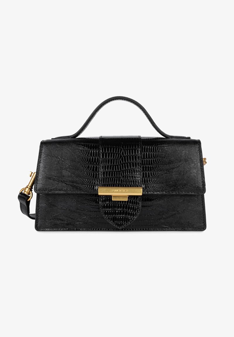 Zwarte handtas met krokodillenpatroon, een gestructureerde vorm, gouden hardware en een bovenhandvat. Heeft een voorflap met een sluiting.