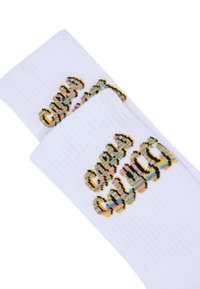 Witte katoenen sokken met ribbeltextuur en meerkleurige gebreide tekst die "Curls" en "Curls" in vetgedrukt, speels lettertype leest.
