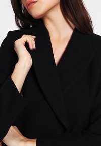 Sisley Kort kappa / rock - black