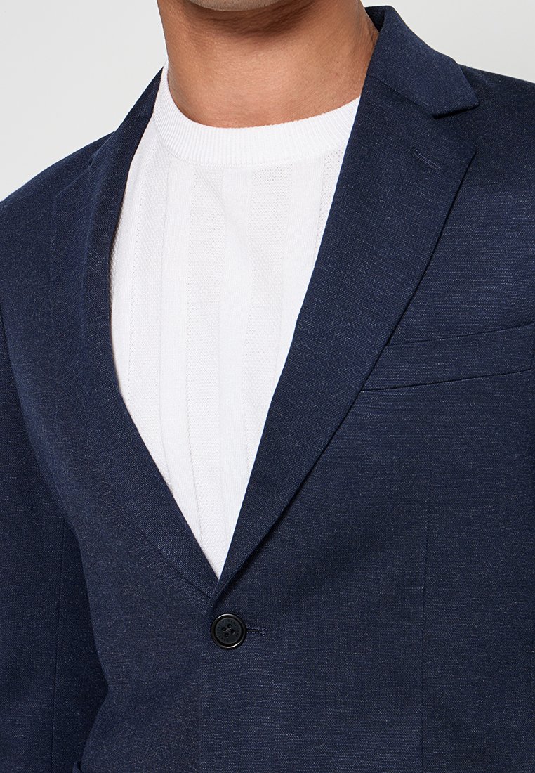SLIM FIT