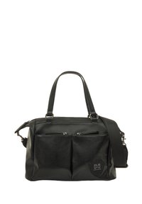 Bolso de mano negro hecho de material sintético texturizado; cuenta con dos bolsillos frontales con cremallera, asas superiores y una correa de hombro desmontable.