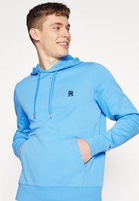 Tommy Hilfiger MONOGRAM HOODIE - Sweatshirt - blue spell