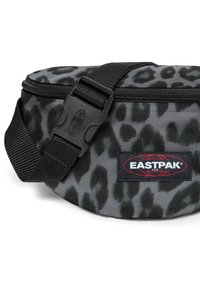 Eastpak SPRINGER - Heuptas - grey leopard