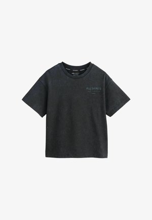 Schwarzes T-Shirt mit kurzen Ärmeln und Rundhalsausschnitt mit dem Aufdruck "ALL SAINTS" und kleinem Text auf der linken oberen Brust, hergestellt in der Türkei.