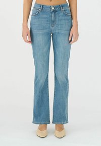 JOHANNA KICK  WASH SHADWELL - Jean flare - denim blue