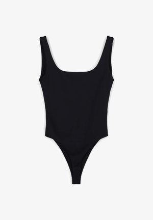 Costume da bagno intero nero con scollo quadrato, spalline larghe e gambe alte. Tessuto morbido senza motivi o accessori visibili.