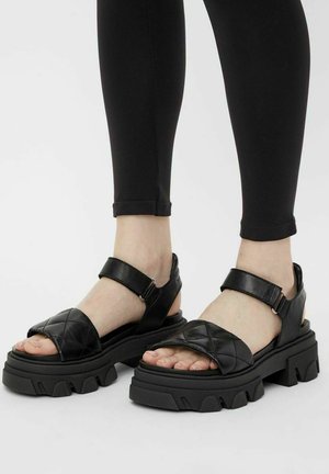Sandalen met plateauzool - black