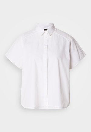 Weißes kurzärmliges Hemd mit Knopfleiste, spitzem Kragen und abgerundetem Saum. Hergestellt aus Baumwolle mit glatter Textur und ohne sichtbare Muster.
