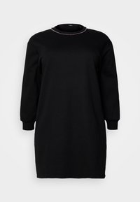 Robe sweat-shirt noire avec un col rond, des manches longues bouffantes et une texture douce. Elle présente une ligne décorative autour du col.