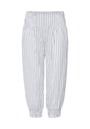Witte cropped broek met zwarte verticale krijtstrepen, elastische tailleband en enkelsluiting, losse pasvorm.