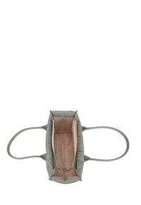 Borsa tote grigia imbottita con due manici, chiusura con zip e un morbido interno beige caratterizzato da un motivo a logo in rilievo.