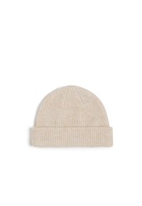 Strikket beanie i lys beige med en foldet manchet og subtil tekstur. Enkel, tætsiddende design velegnet til hverdag.