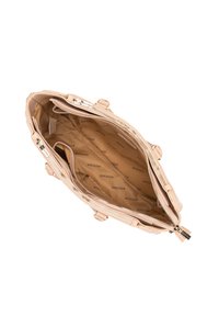 Lichtroze leren handtas met dubbele ritsen, textuur aan de buitenkant en beige interieur met herhalend 'Wittchen'-print.