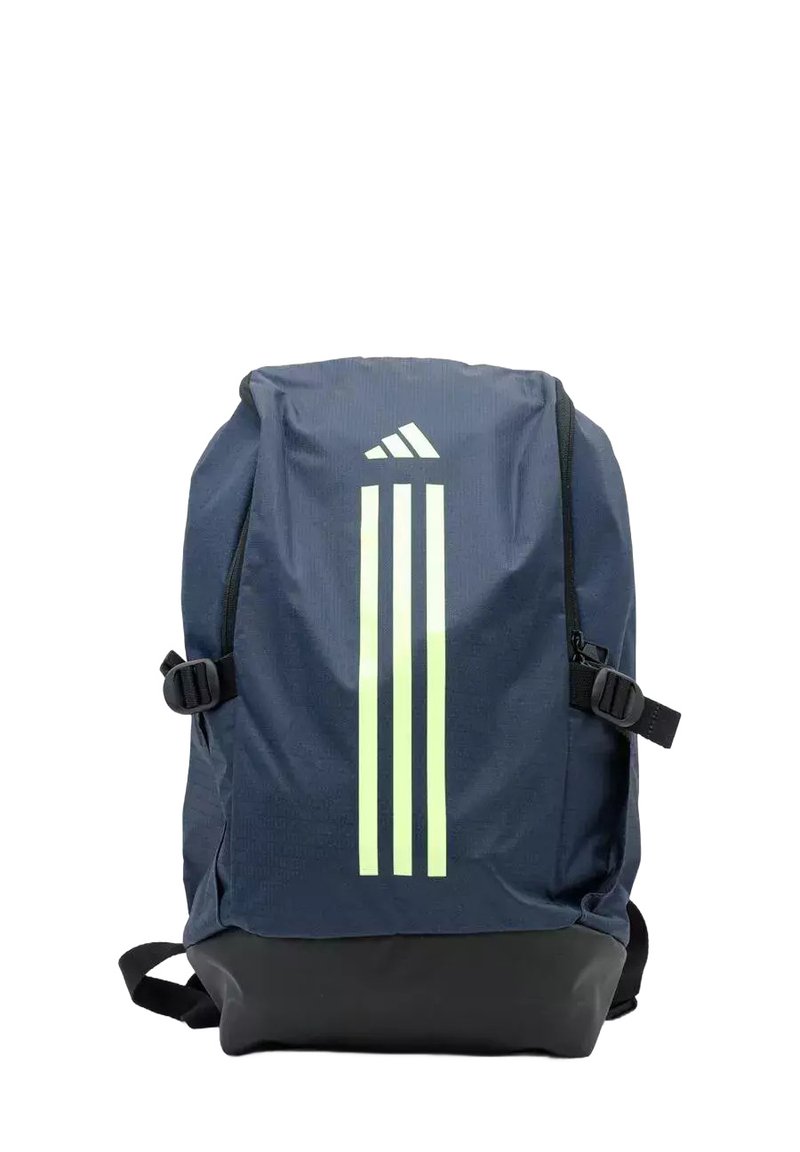 Zaino navy con fondo nero, caratterizzato da tre strisce verticali riflettenti e spallacci regolabili. Realizzato in tessuto resistente.
