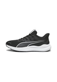 Scarpe da ginnastica nere realizzate in rete e materiali sintetici. Presentano una suola intermedia bianca e un logo, una punta arrotondata e chiusura con lacci.