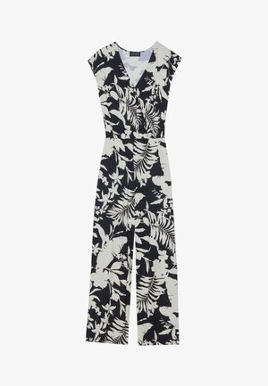 Juodas ir baltas gėlių kombinezonas, turintis trumpas rankoves, V formos iškirptę, elastinę juosmenį ir plačias kelnes su lygiu audinio tekstūru.