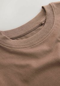 Unselected, mink brown