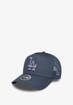 Dunkelblaues Baseballcap mit Netzrücken, das auf der Vorderseite ein erhabenes, gesticktes "LA"-Logo in helllila zeigt. Leicht gebogener Schirm.