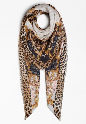 Grote driehoekige sjaal met luipaardprint, gouden barokpatronen en "GUESS" logo op zwarte en witte achtergronden, gevouwen in een lus.