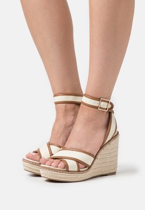 Marks & Spencer, Sandales à talons hauts - off-white