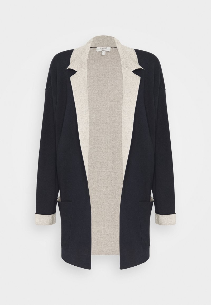 Cardigan long à ouverture sur le devant avec extérieur noir, intérieur beige clair, col, détails aux poignets et poches avant, présenté sur fond blanc.