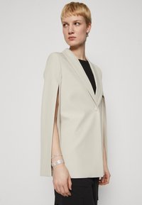 Vero Moda Tall VMMISCHA LOOSE CAPE - Bleizers - silver lining