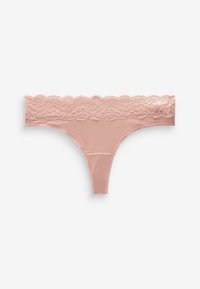 Roze tanga donje rublje s čipkastim rubom na vrhu, od mekog materijala s glatkom teksturom, dizajnirano za nisko pristajanje.