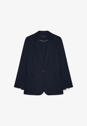 Marineblauer Ein-Knopf-Blazer mit Revers, zwei vorderen Leistentaschen und langen Ärmeln, flach auf weißem Hintergrund liegend.