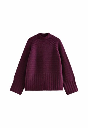 Pull tricoté à manches longues de couleur violet foncé avec poignets, ourlet et col côtelés, présentant un motif texturé sur la partie supérieure de la poitrine et les épaules.