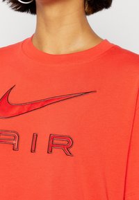 Nike Sportswear T-shirt med print - red