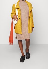 ONLY Petite Kort kappa / rock - yellow