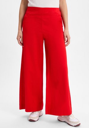 Red wide-leg pants with an elastic waistband, made from lightweight fabric, featuring a smooth texture and a full-length cut.
