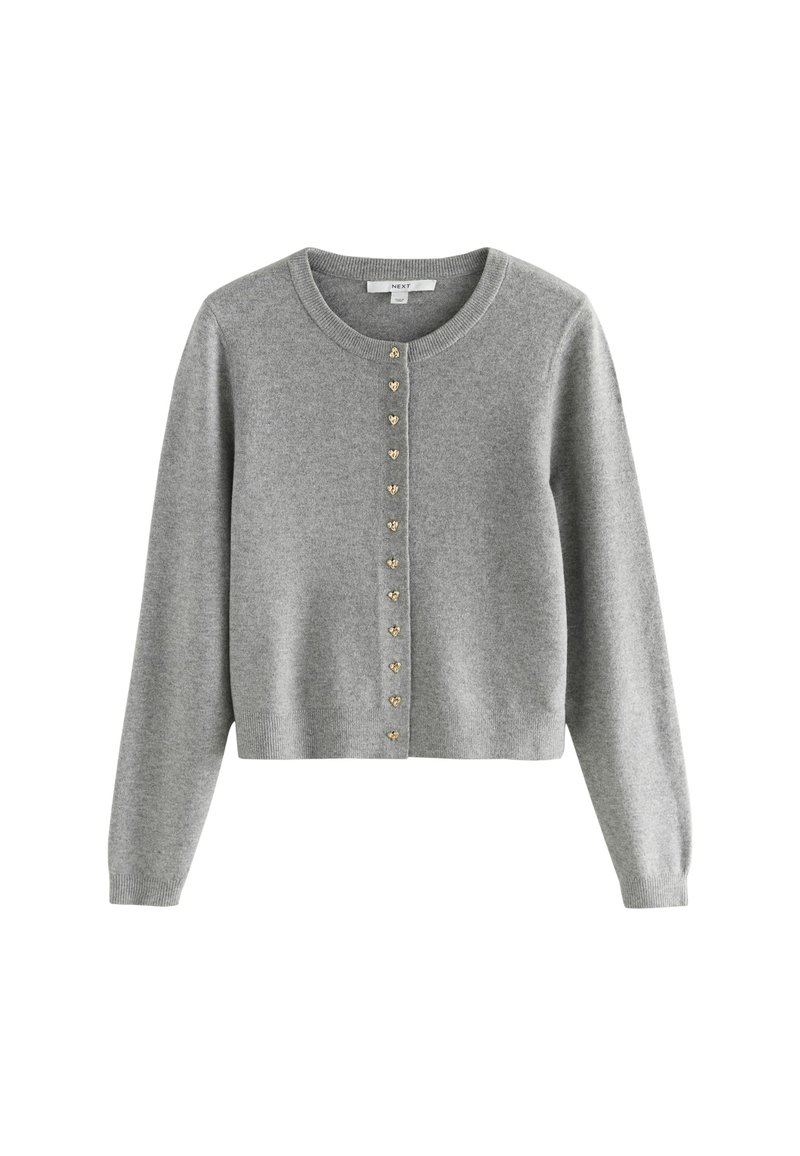 Cardigan tricoté gris clair à manches longues, avec un col rond et de petits boutons dorés en forme de cœur sur le devant.