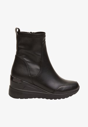 Bata, Bottines compensées - black
